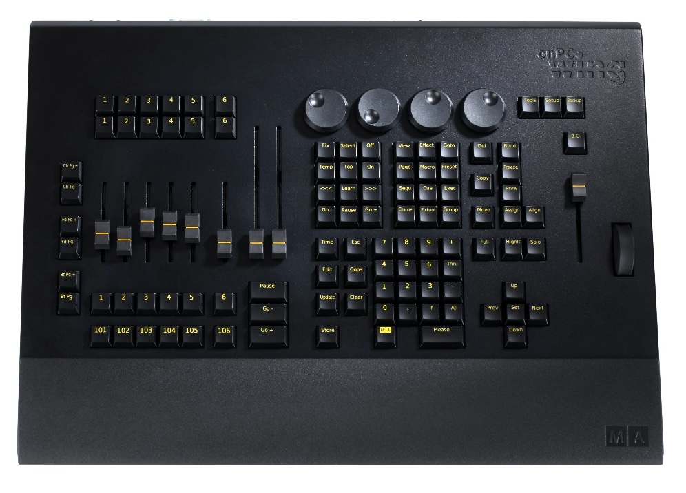 Pupitre d'éclairage MA LIGHTING Command Wing MA2 avec PC tactile